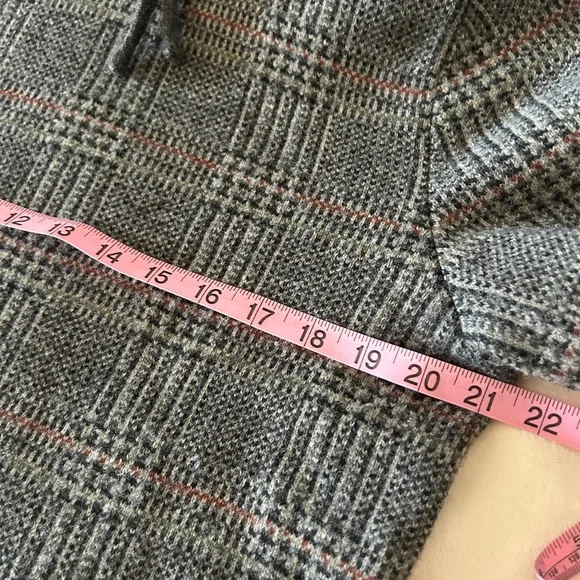 J. Crew Rugged Merino Wool Charcoal Plaid Hoodie size M. Like new! - Picture 12 of 15